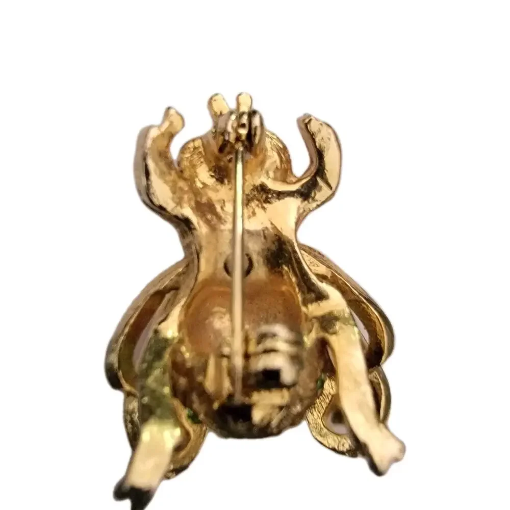 Uranium Glass Bee Figurine Under UV Unmarked Vintage